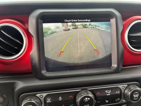 Used 2018 Jeep Wrangler Unlimited Rubicon w/ Uconnect 4C Nav & Sound Group AWD/4WD image 32