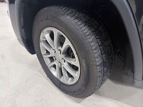 Used 2014 Jeep Grand Cherokee Limited image 3