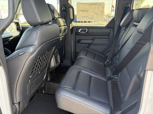New 2025 Ford Bronco Badlands image 11