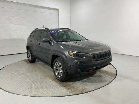 Used 2020 Jeep Cherokee Trailhawk w/ Comfort/Convenience Group AWD/4WD image 2