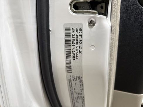 Used 2023 Chrysler Pacifica Touring-L FWD image 28