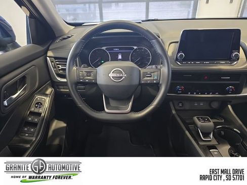Used 2026 Nissan Rogue SV AWD/4WD image 14