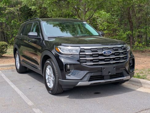 New 2026 Ford Explorer Active image 2