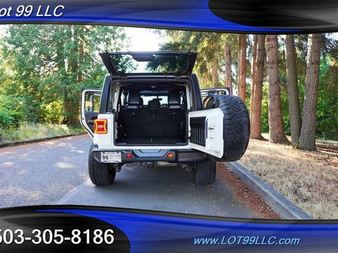 Used 2018 Jeep Wrangler Unlimited Sahara AWD/4WD image 29