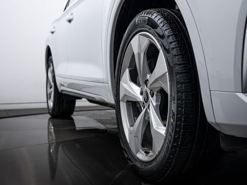 Certified 2025 Audi Q5 2.0T Premium Plus w/ Premium Plus Package image 19