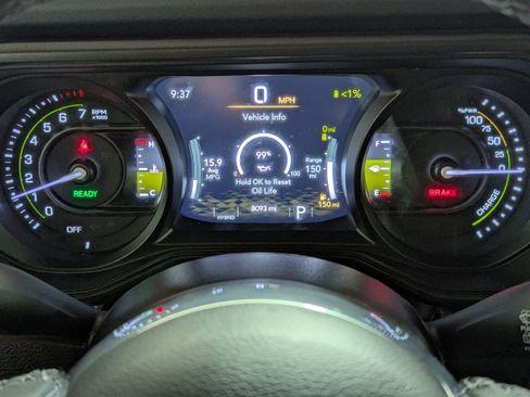 Used 2025 Jeep Wrangler Unlimited Sahara AWD/4WD image 15