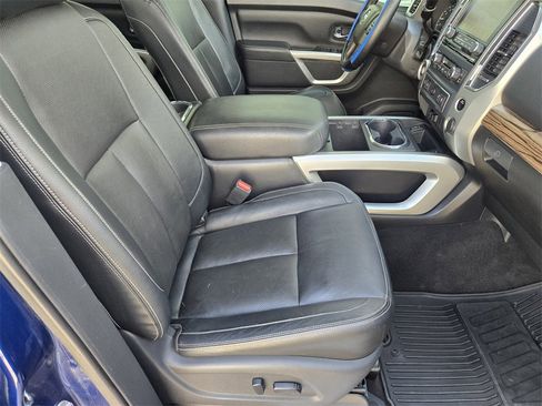 Used 2020 Nissan Titan SL w/ Moonroof Package image 13