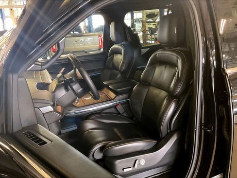 Used 2025 Lincoln Navigator Black Label AWD/4WD image 7