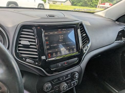 Used 2019 Jeep Cherokee Limited AWD/4WD image 20