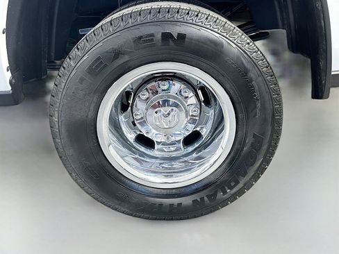 Used 2024 RAM 3500 Tradesman w/ Chrome Appearance Group AWD/4WD image 33