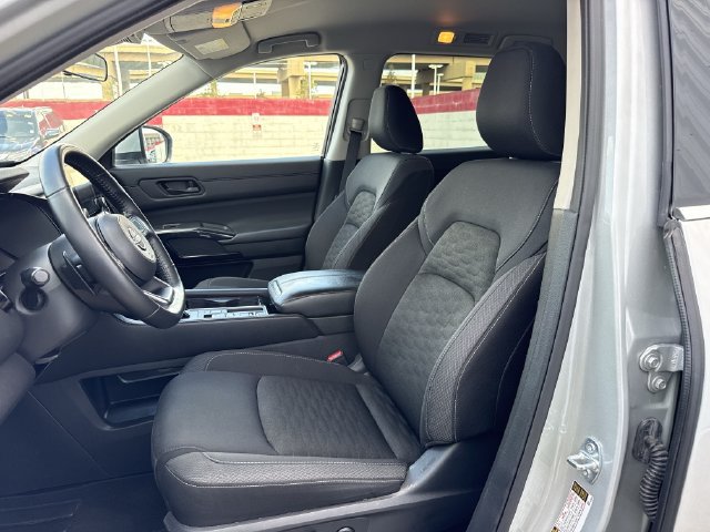 Used 2025 Nissan Pathfinder SV FWD image 24