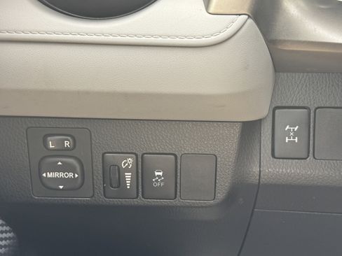 Used 2015 Toyota RAV4 LE AWD/4WD image 42