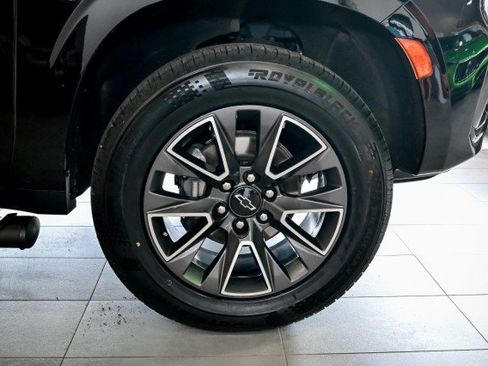 Used 2022 Chevrolet Suburban Z71 AWD/4WD image 40