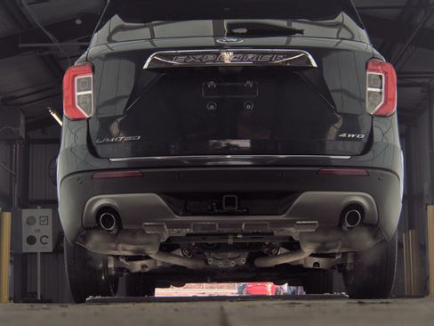 Used 2022 Ford Explorer Limited w/ Equipment Group 301A image 6