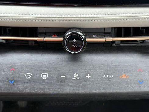 Certified 2023 Nissan Ariya FWD image 5