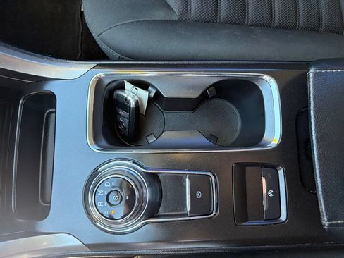Used 2018 Ford Fusion SE w/ Fusion SE Technology Package FWD image 13