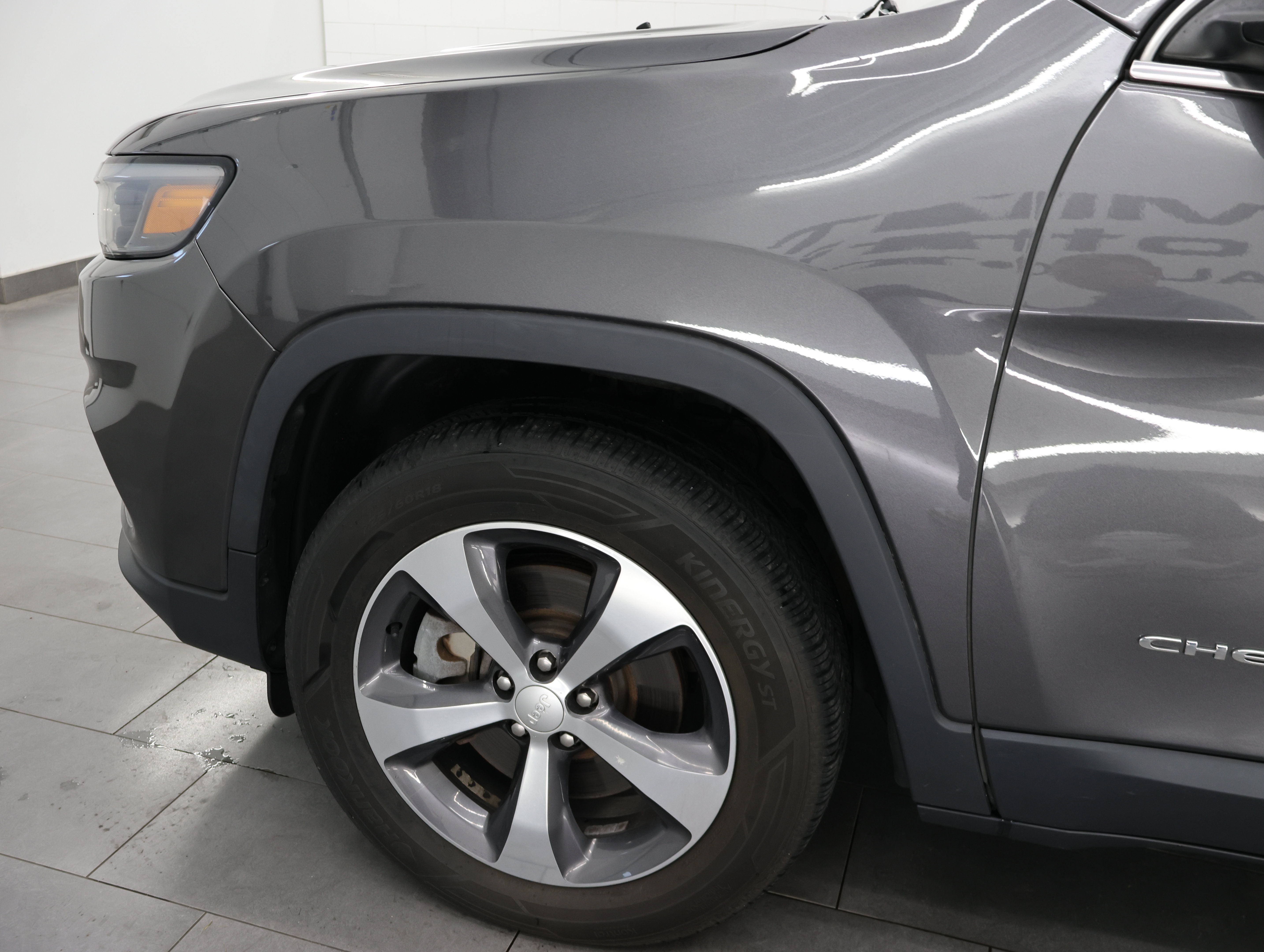 Used 2019 Jeep Cherokee Limited w/ Trailer Tow Group AWD/4WD image 34