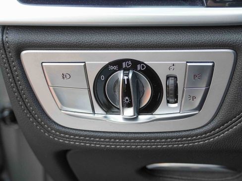 Used 2019 BMW 740i w/ Executive Package image 18