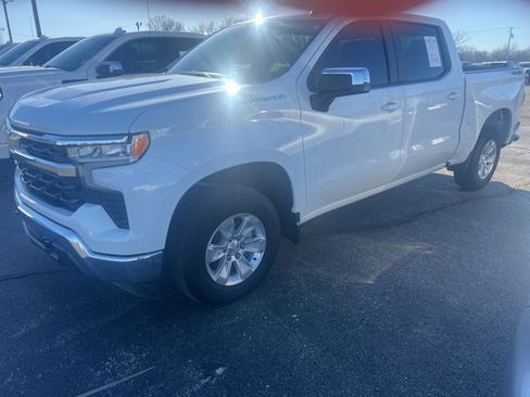 Used 2024 Chevrolet Silverado 1500 LT image 3