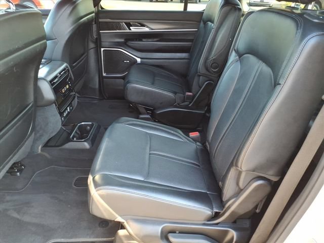 Used 2024 Jeep Wagoneer Series II AWD/4WD image 13