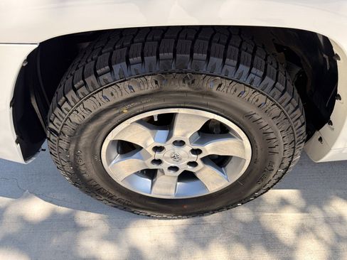 Used 2011 Toyota 4Runner SR5 w/ Premium Pkg w/Leather RWD image 15