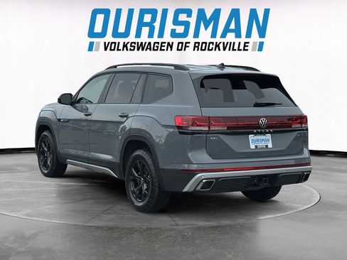 Used 2024 Volkswagen Atlas Peak Edition SEL image 4