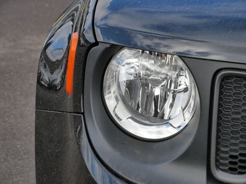 Used 2018 Jeep Renegade Trailhawk w/ Cold Weather Group II image 16