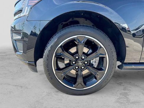 Used 2023 Ford Expedition Limited AWD/4WD image 17