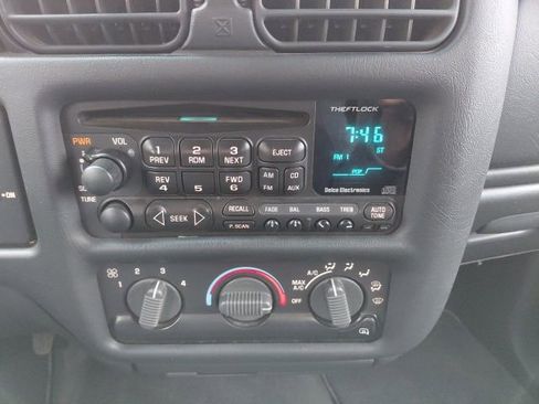 Used 2000 Chevrolet S10 Pickup LS w/ Preferred Equipment Group image 13