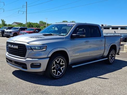 Used 2025 RAM 1500 Laramie AWD/4WD image 3
