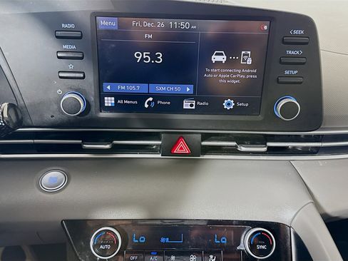 Used 2021 Hyundai Elantra SEL image 18