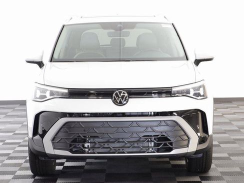 New 2025 Volkswagen Taos SE w/ Panoramic Sunroof Package image 22