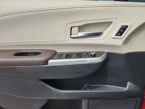 Certified 2024 Toyota Sienna Platinum FWD image 21