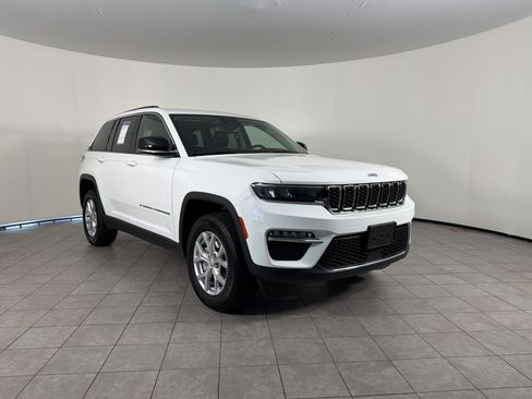 Used 2023 Jeep Grand Cherokee Limited AWD/4WD image 7