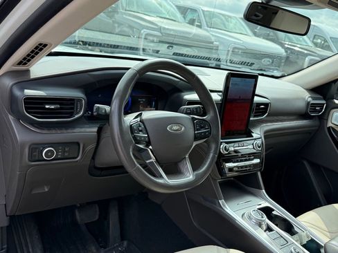 Used 2022 Ford Explorer Platinum w/ Equipment Group 601A image 5