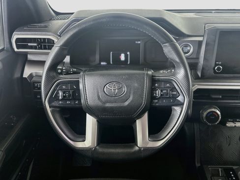 Used 2025 Toyota 4Runner SR5 AWD/4WD image 18