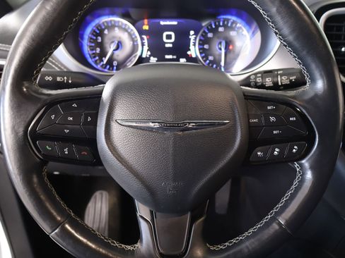 Used 2021 Chrysler Pacifica Touring w/ S Appearance Package image 3