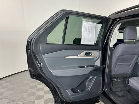 Used 2025 Ford Explorer Active AWD/4WD image 25