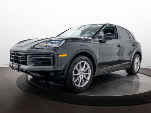 Certified 2026 Porsche Cayenne AWD/4WD image 1