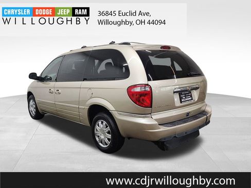 Used 2006 Chrysler Town & Country Limited w/ Trailer Tow Prep Group FWD image 6