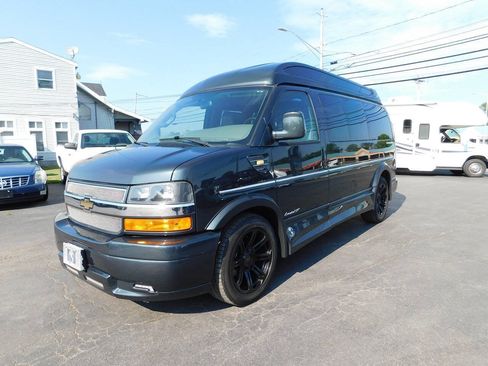 Used 2018 Chevrolet Express 2500 w/ Enhanced Convenience Package RWD image 41