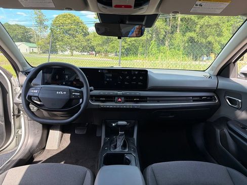 Used 2025 Kia K4 FWD image 8
