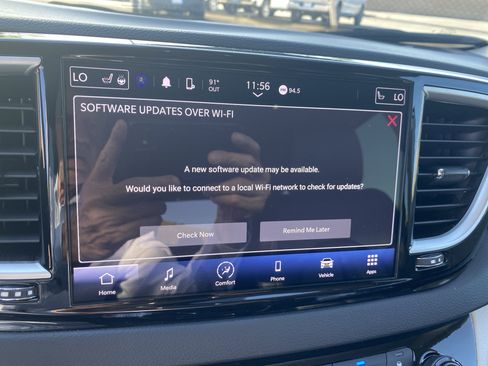 Used 2024 Chrysler Pacifica Touring-L FWD image 14