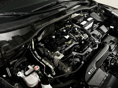 Certified 2025 Toyota Corolla Cross LE FWD image 10