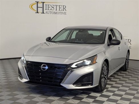 Used 2024 Nissan Altima 2.5 SV image 4