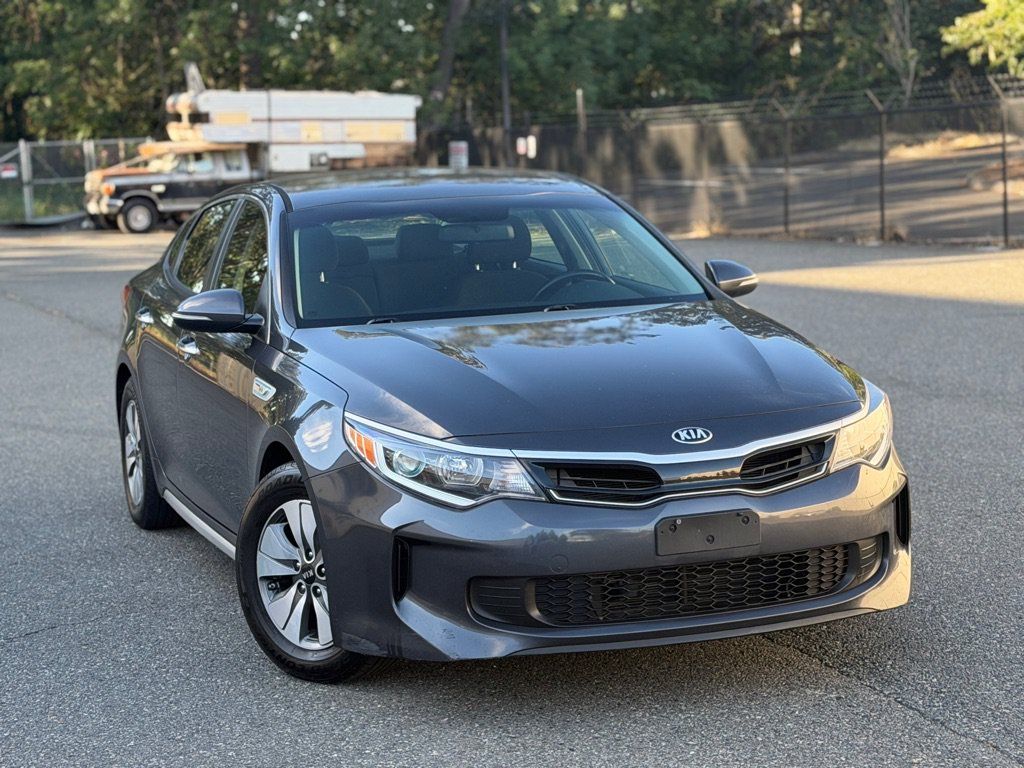 Used 2017 Kia Optima Premium w/ Hybrid Convenience Package FWD image 4