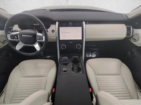 Used 2025 Land Rover Discovery S image 15