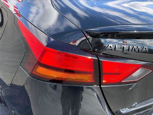 Certified 2022 Nissan Altima 2.5 SR w/ Midnight Edition Package image 31