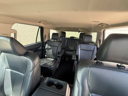 Used 2022 Ford Expedition XLT AWD/4WD image 35