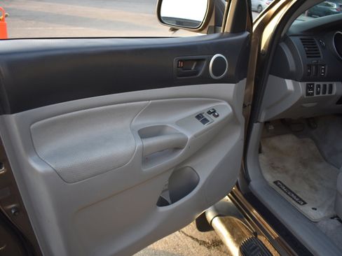 Used 2011 Toyota Tacoma PreRunner w/ TRD Sport Pkg image 27